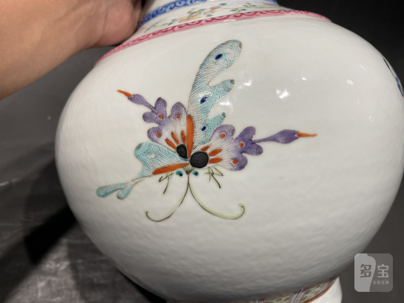 清光绪 粉彩花蝶纹赏瓶 - 图7